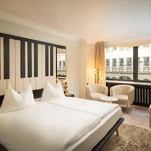 **** Otel Elaya Center Avusturya