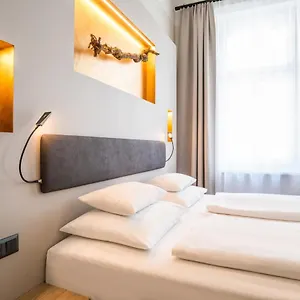 **** Otel Rathaus - Wein & Design Avusturya